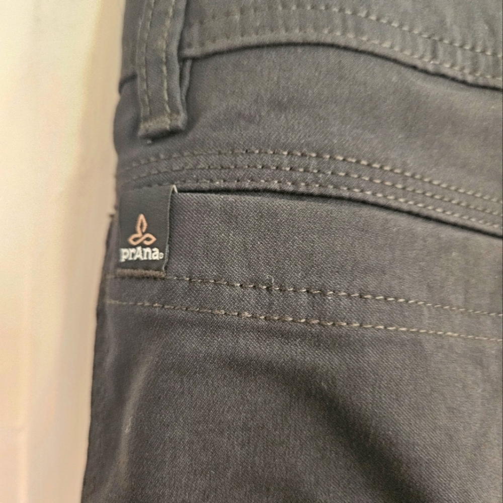Prana Men's Grey Cargo Outdoor Hiking Shorts with pockets size 32W x 12L - Picture 4 of 5